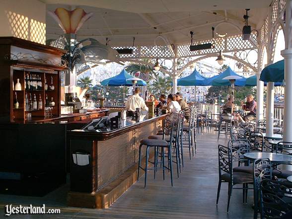 Photograph of The Cove Bar by day