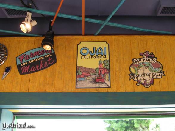 Photo of Sunglass Shack fascia with vintage-look signs: 2007 by Werner Weiss.