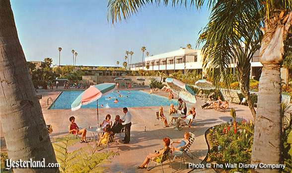 Photo of Disneyland Hotel pool
