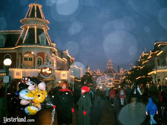 Balloon sellers at Disneyland Paris
