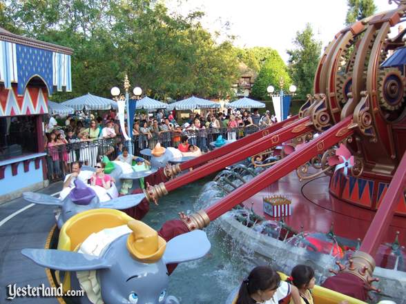 Photo of Dumbo at dusk in 2005
