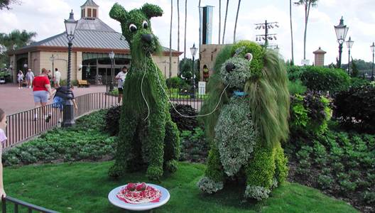 Photo of Lady and the Tramp topiaries