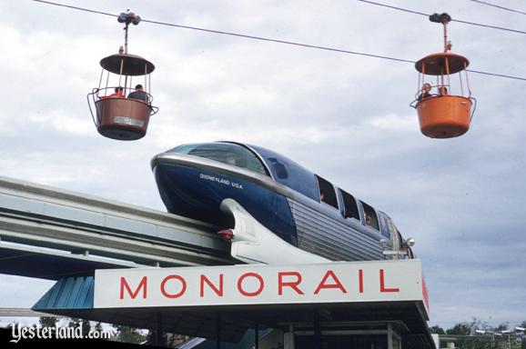 Photo of back end of Disneyland Alweg Monorail
Blue (Mark I)