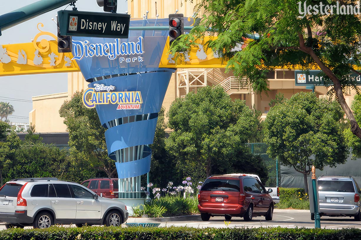 Disneyland entrance arch, 2007