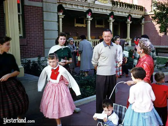 Dressing for Disneyland in the 1950s