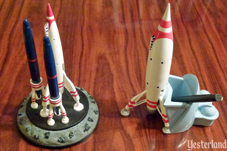 Moonliner desk accessories