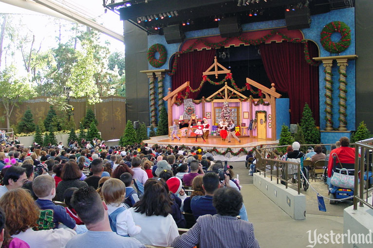 Minnie’s Christmas Party at Disneyland, 2001