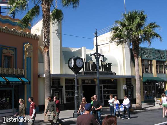 Villains in Vogue (center façade) at Disneys Hollywood Studios