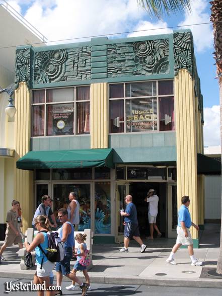 Villains in Vogue (right façade) at Disneys Hollywood Studios