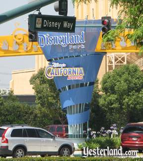 Photo of the current Disneyland sign