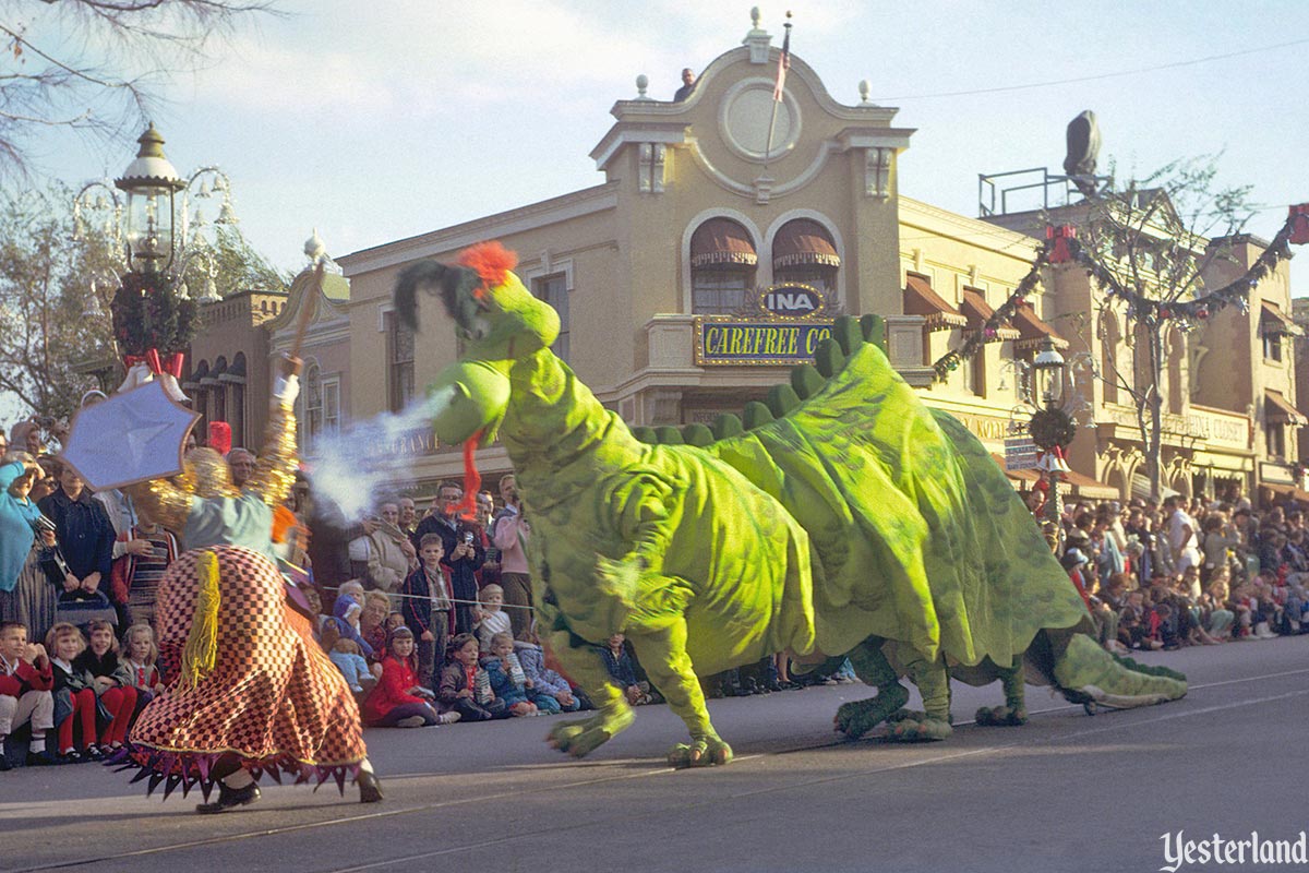 Anciennes Parades des Resorts Américains Fantasyonparade_dragon1966cl