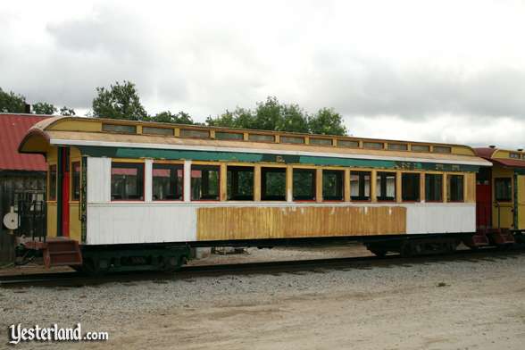 Former passenger coach “Painted Desert”—now partially painted with primer—in 2007