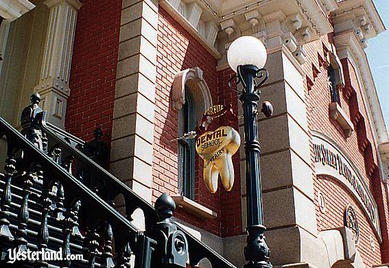 Photo of Dental School sign on Town Square at Disneyland Paris