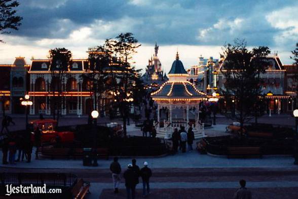Photo of the Town Square at Disneyland Paris at night