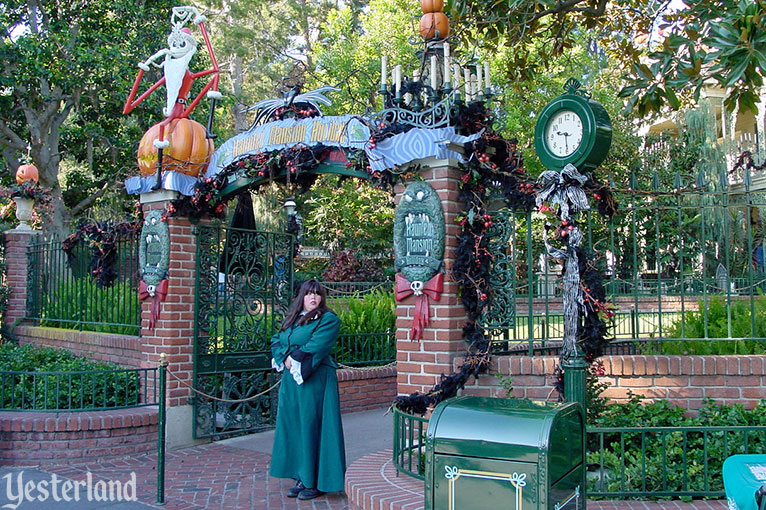 Haunted Mansion Holiday, Disneyland