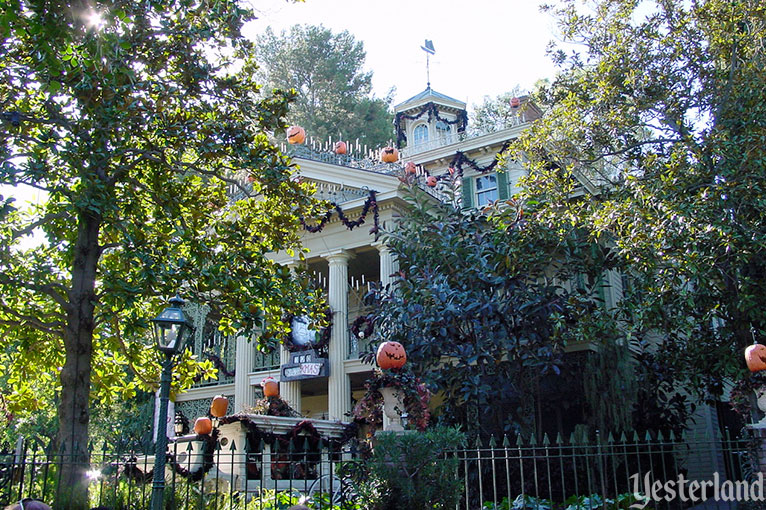 Haunted Mansion Holiday, Disneyland