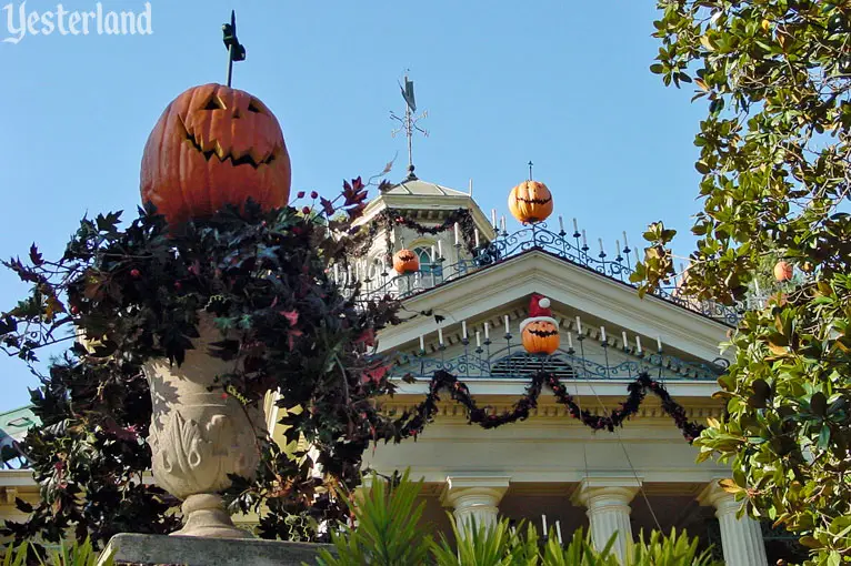 Haunted Mansion Holiday, Disneyland