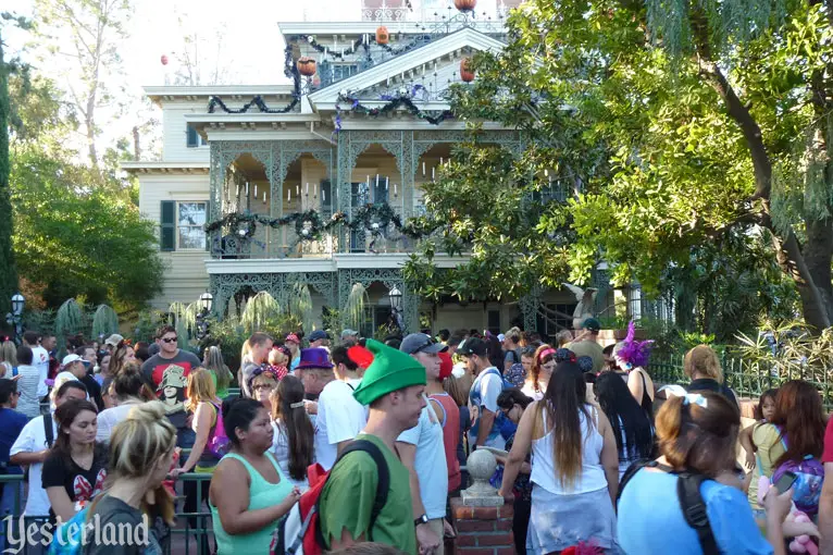 Haunted Mansion Holiday, Disneyland