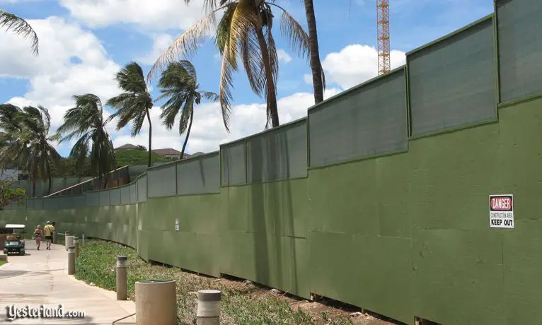 Green construction wall at Disney Ko Olina site in Hawai‘i