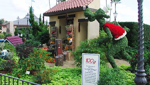 Photo of Lady and the Tramp topiaries