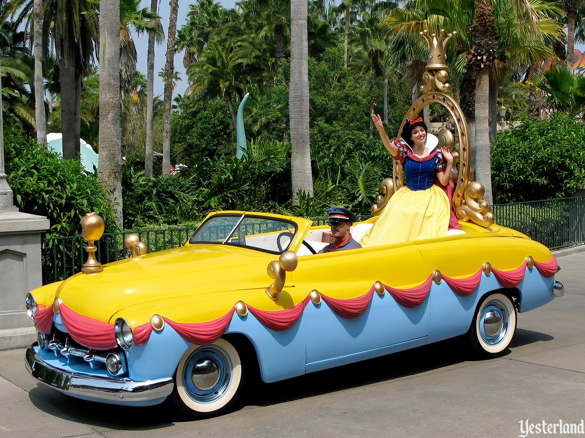 Snow White car in Disney Stars and Motor Cars parade